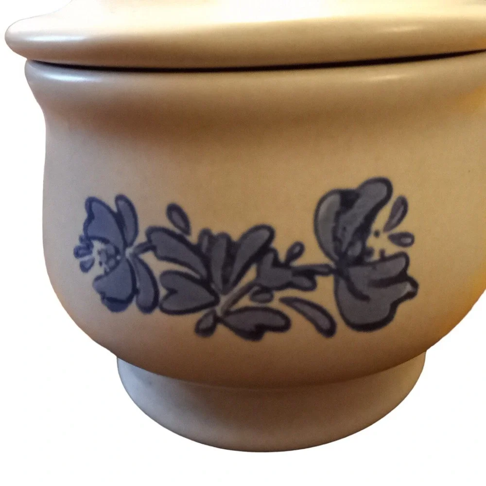 VTG Pfaltzgraff Yorktowne Stoneware Blue Floral Sugar Bowl Lid Castle Stamped